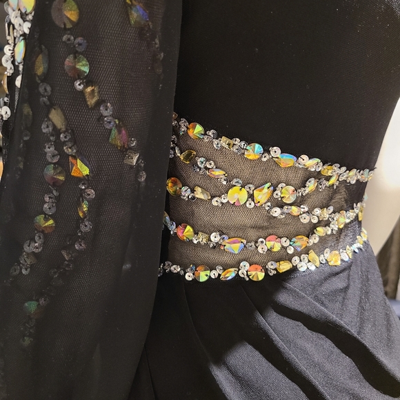 Special Occasion Cocktail Dress. - Picture 4 of 8